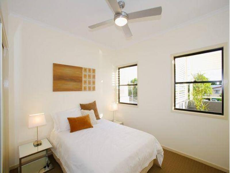 8/158 Graceville Avenue (8/8 Gamble Street), Graceville QLD 4075