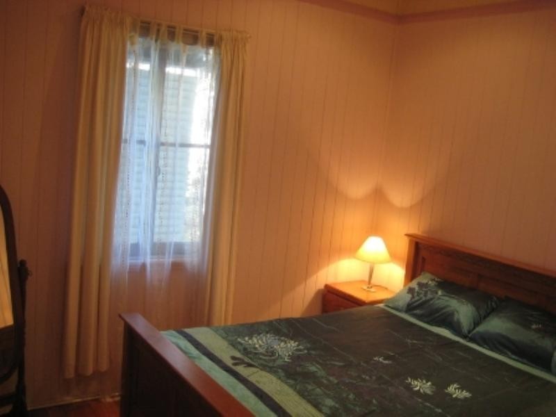 98 Graceville Avenue, Graceville QLD 4075