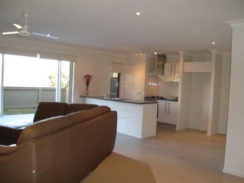 302 College Road, Karana Downs QLD 4306