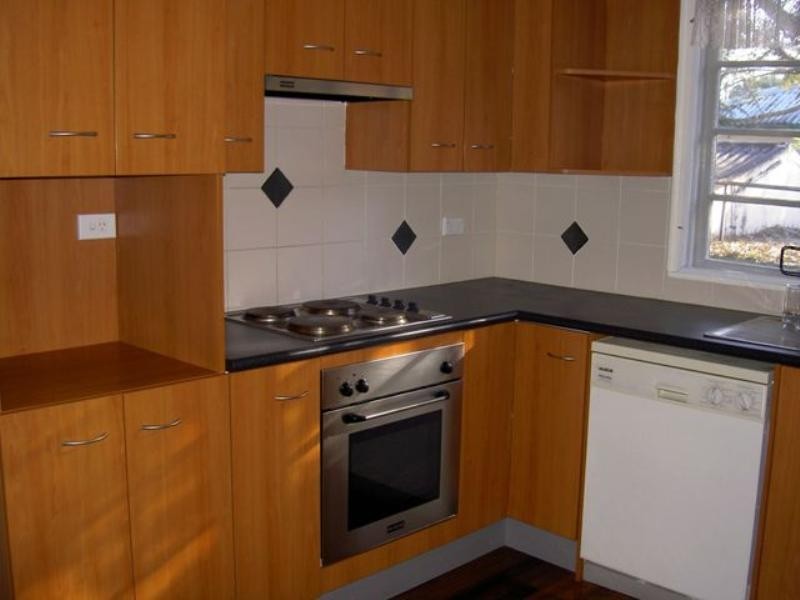 6 Logan Avenue, Oxley QLD 4075