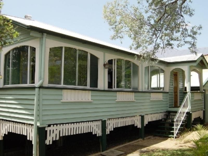 98 Graceville Avenue, Graceville QLD 4075