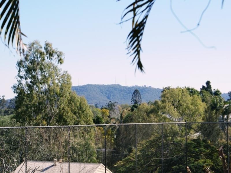 75 Dewar Terrace, Sherwood QLD 4075