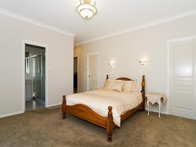 110 Gordon Circuit, Seventeen Mile Rocks QLD 4073