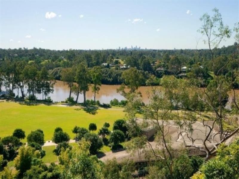 110 Gordon Circuit, Seventeen Mile Rocks QLD 4073