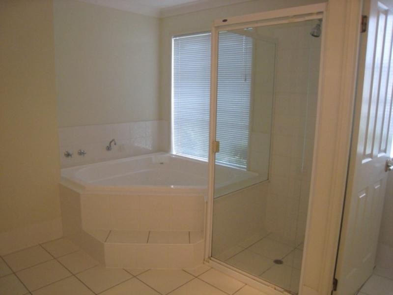 34 Egmont Street, Sherwood QLD 4075