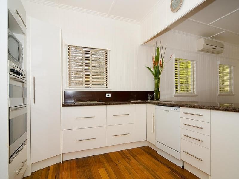 31 Camelot Street, Tennyson QLD 4105