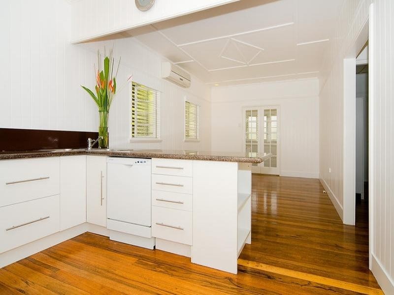 31 Camelot Street, Tennyson QLD 4105