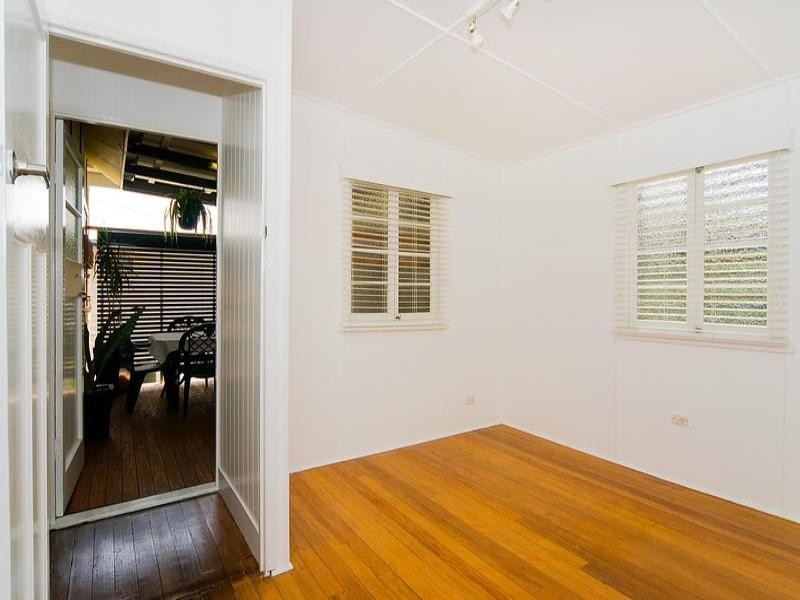 31 Camelot Street, Tennyson QLD 4105
