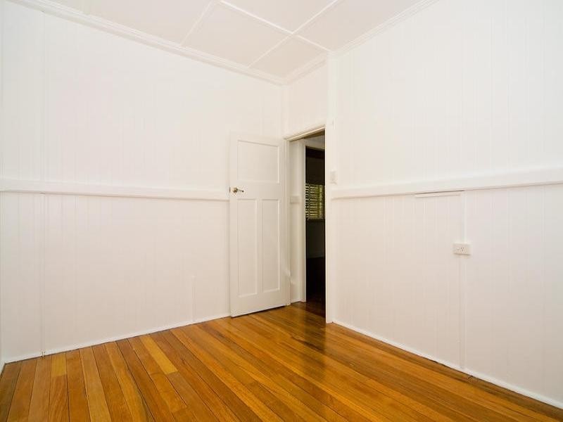 31 Camelot Street, Tennyson QLD 4105