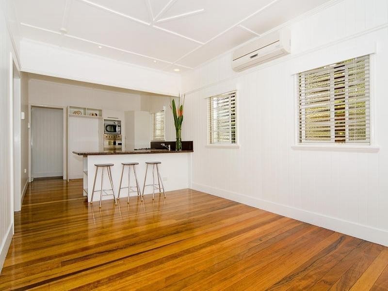 31 Camelot Street, Tennyson QLD 4105