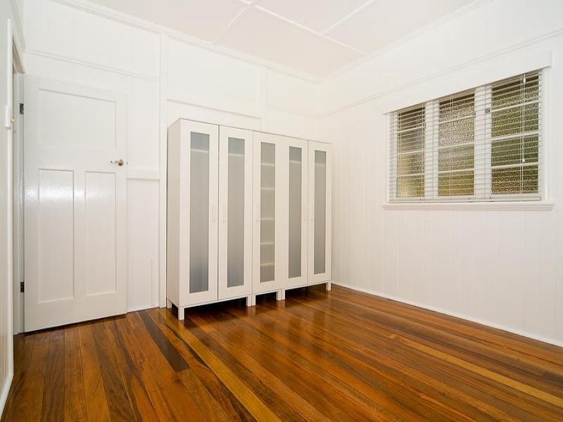 31 Camelot Street, Tennyson QLD 4105