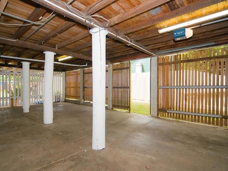 31 Camelot Street, Tennyson QLD 4105