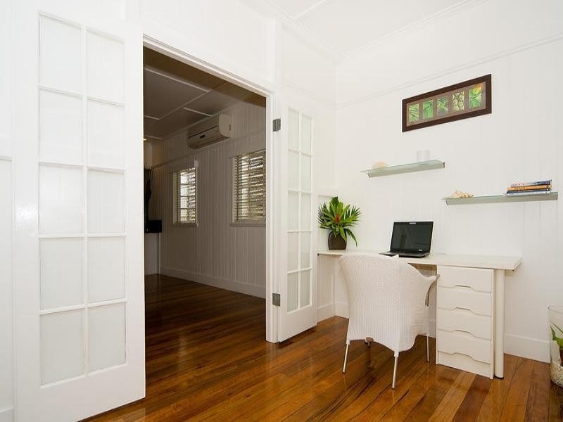31 Camelot Street, Tennyson QLD 4105