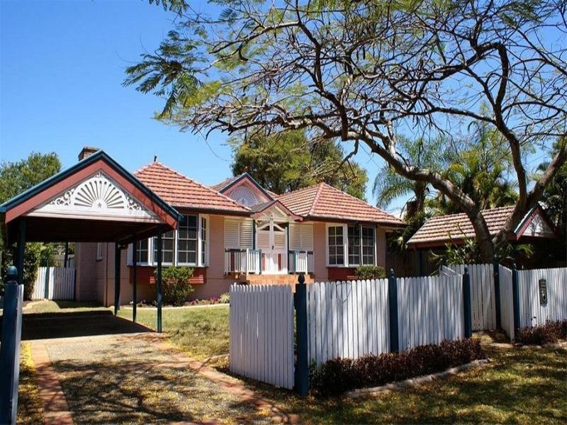 275 Long Street East, Graceville QLD 4075