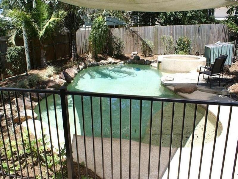 275 Long Street East, Graceville QLD 4075