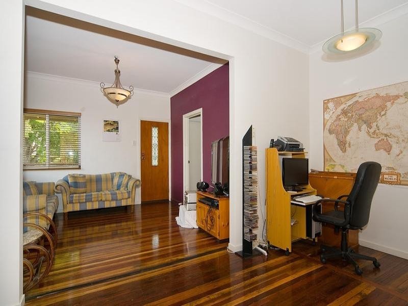 18 Gerlee Street, Tennyson QLD 4105