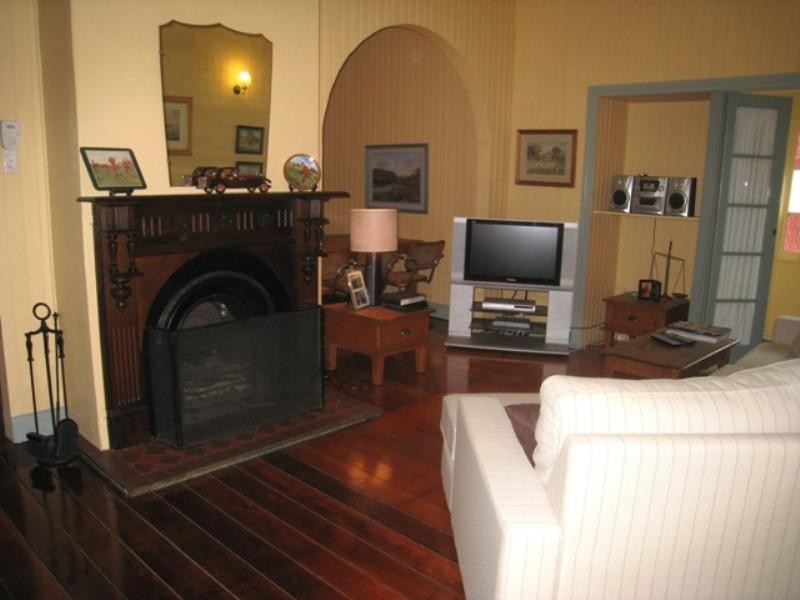 35 Graceville Avenue, Graceville QLD 4075