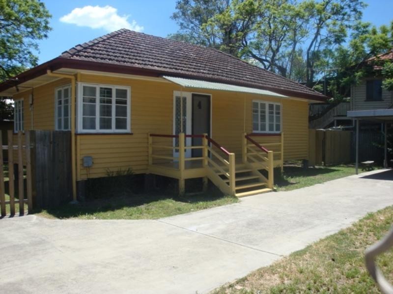 4 David Street, Tennyson QLD 4105