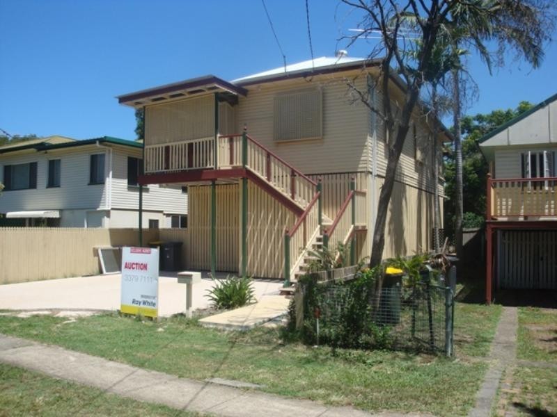 32 LANCELOT Street, Tennyson QLD 4105