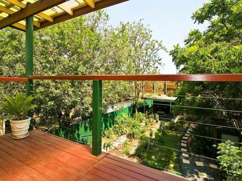 32 LANCELOT Street, Tennyson QLD 4105