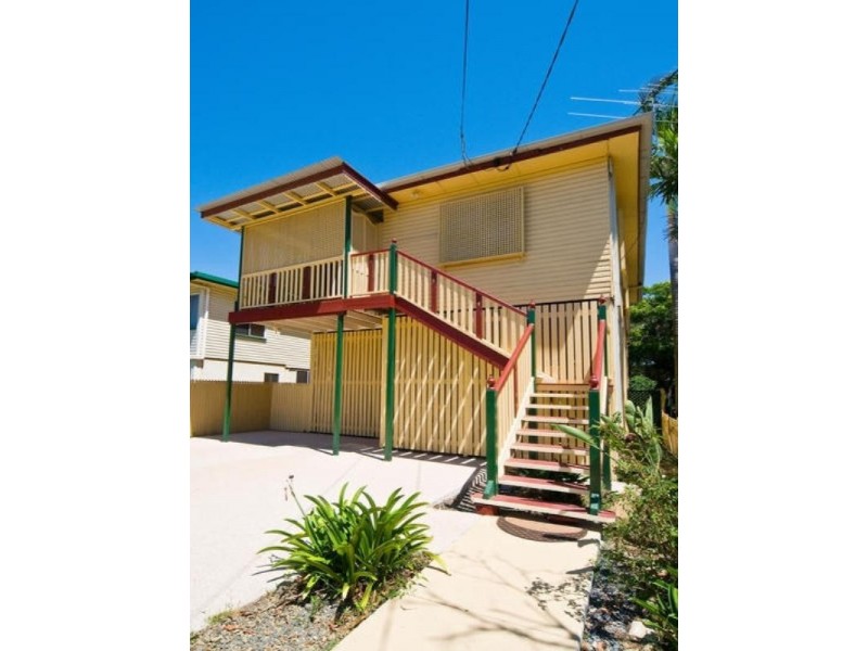 32 LANCELOT Street, Tennyson QLD 4105