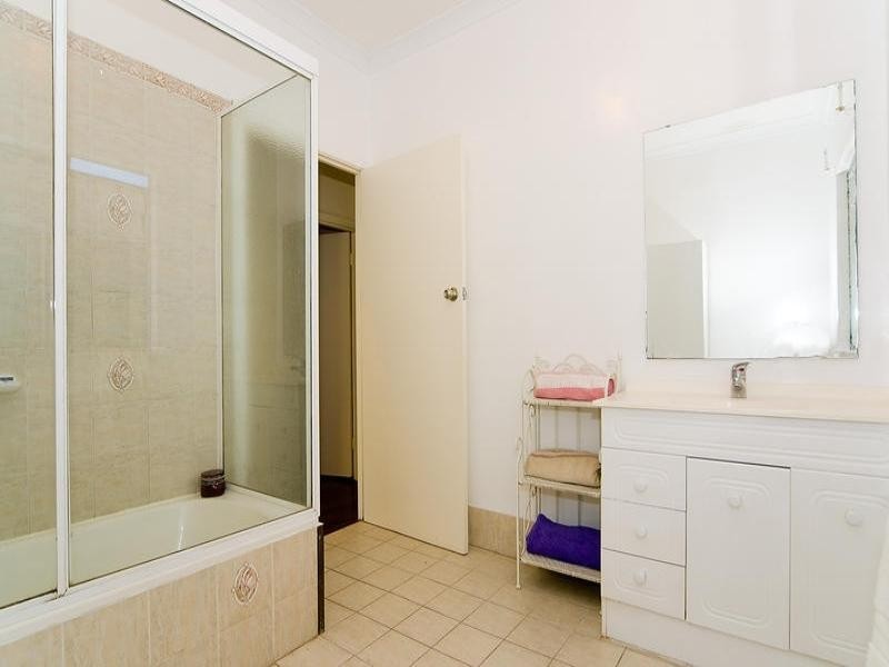 32 LANCELOT Street, Tennyson QLD 4105