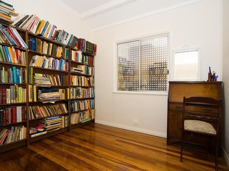 32 LANCELOT Street, Tennyson QLD 4105