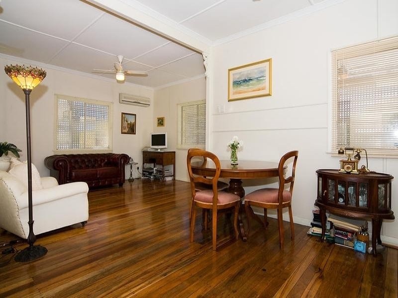 32 LANCELOT Street, Tennyson QLD 4105