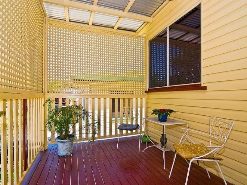 32 LANCELOT Street, Tennyson QLD 4105