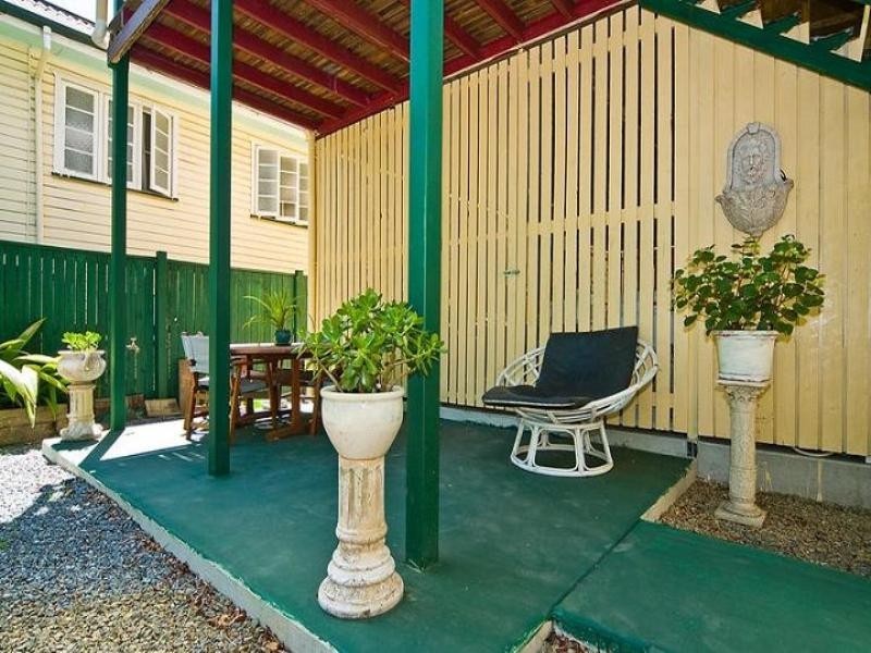 32 LANCELOT Street, Tennyson QLD 4105