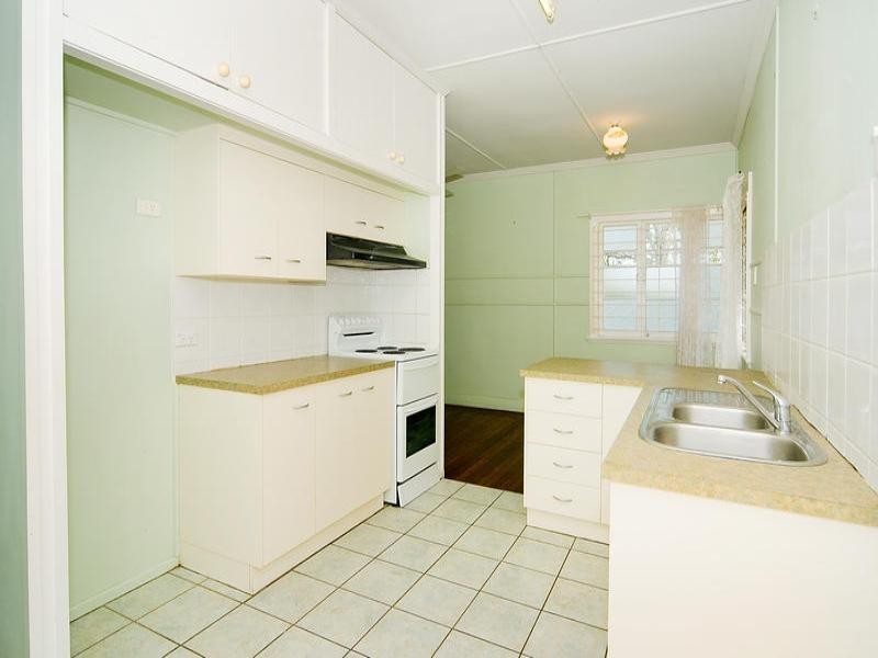 4 David Street, Tennyson QLD 4105