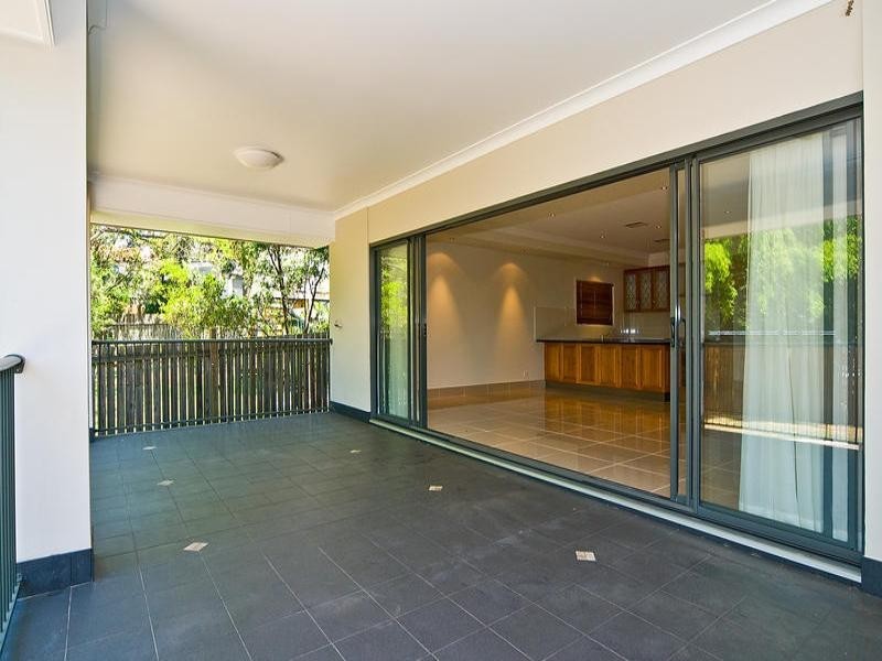 10 St Leonards Street, Coorparoo QLD 4151