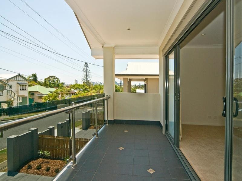 10 St Leonards Street, Coorparoo QLD 4151
