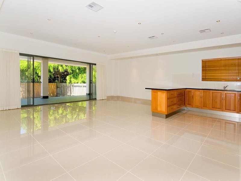 10 St Leonards Street, Coorparoo QLD 4151
