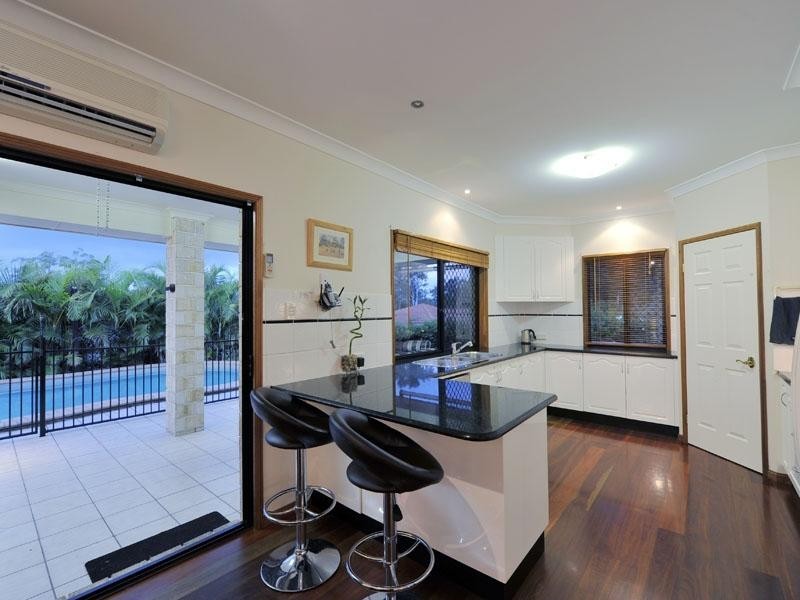 10 Selkirk Close, Oxley QLD 4075