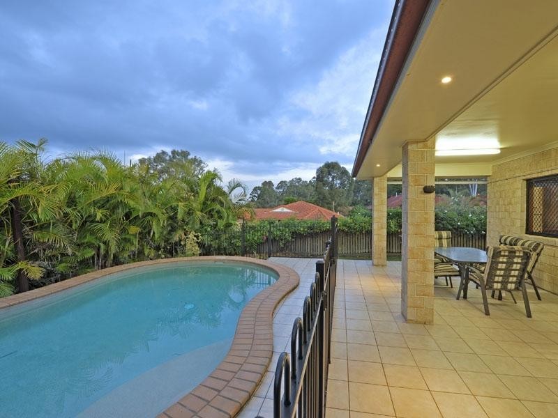 10 Selkirk Close, Oxley QLD 4075