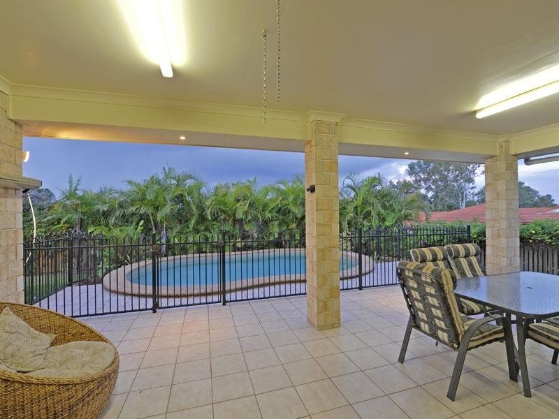10 Selkirk Close, Oxley QLD 4075