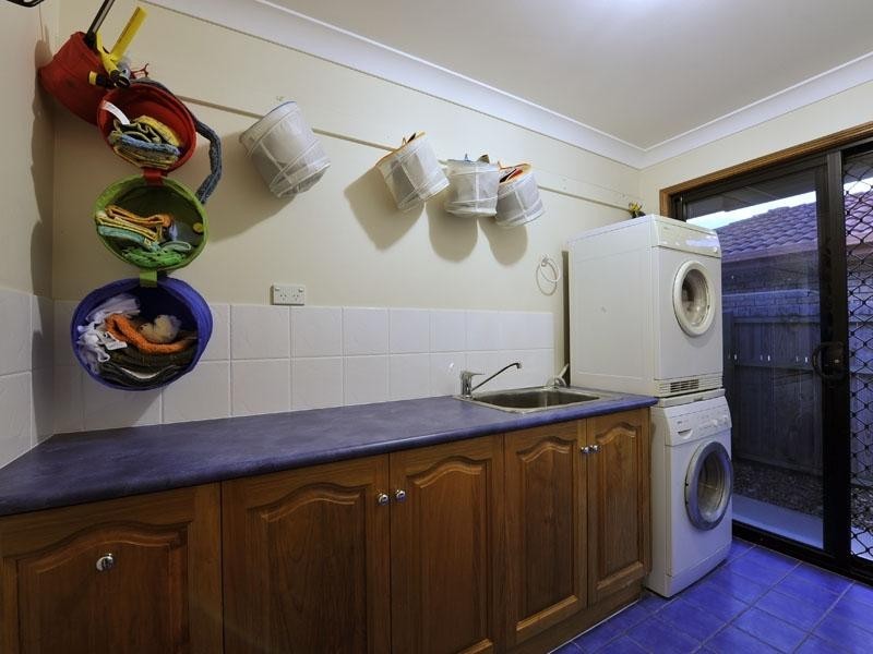 10 Selkirk Close, Oxley QLD 4075