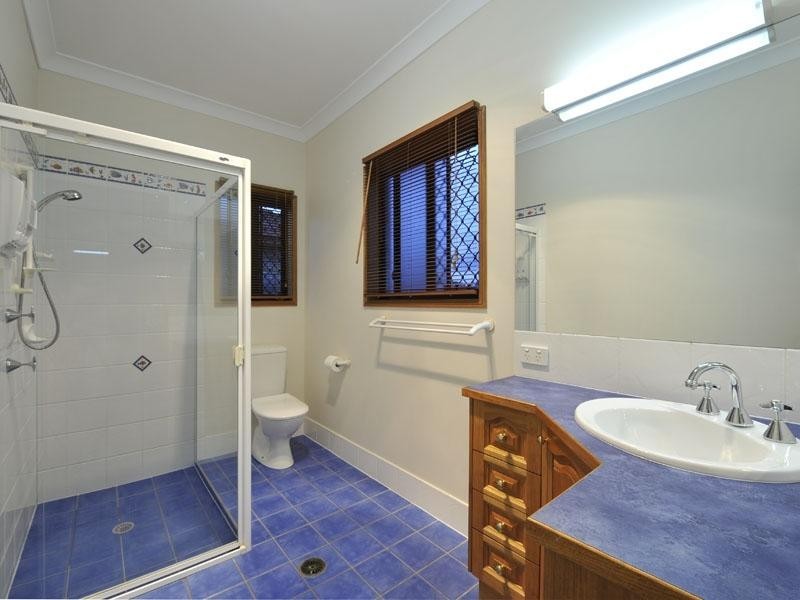 10 Selkirk Close, Oxley QLD 4075