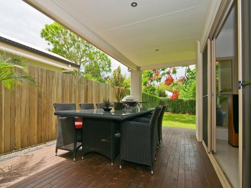 85 Long Street West, Graceville QLD 4075