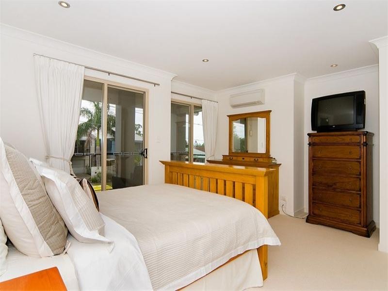 85 Long Street West, Graceville QLD 4075