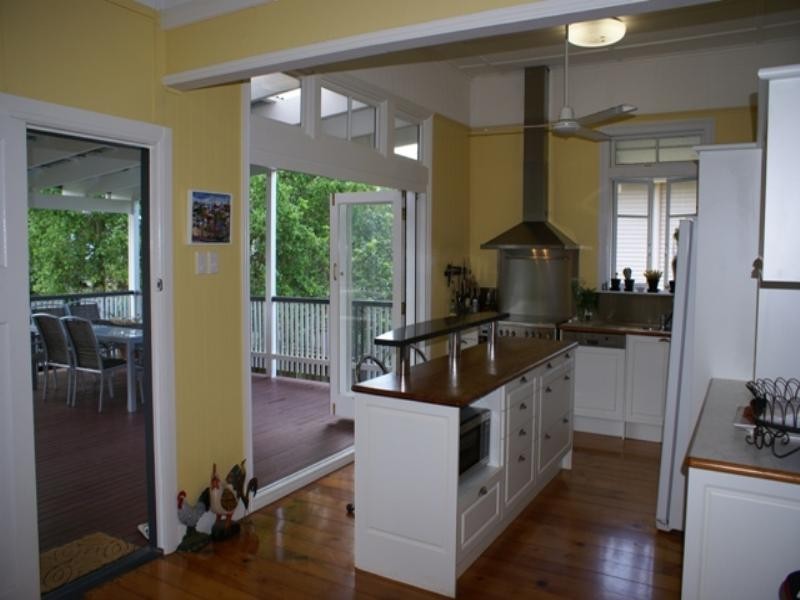 24 Weinholt Street, Sherwood QLD 4075