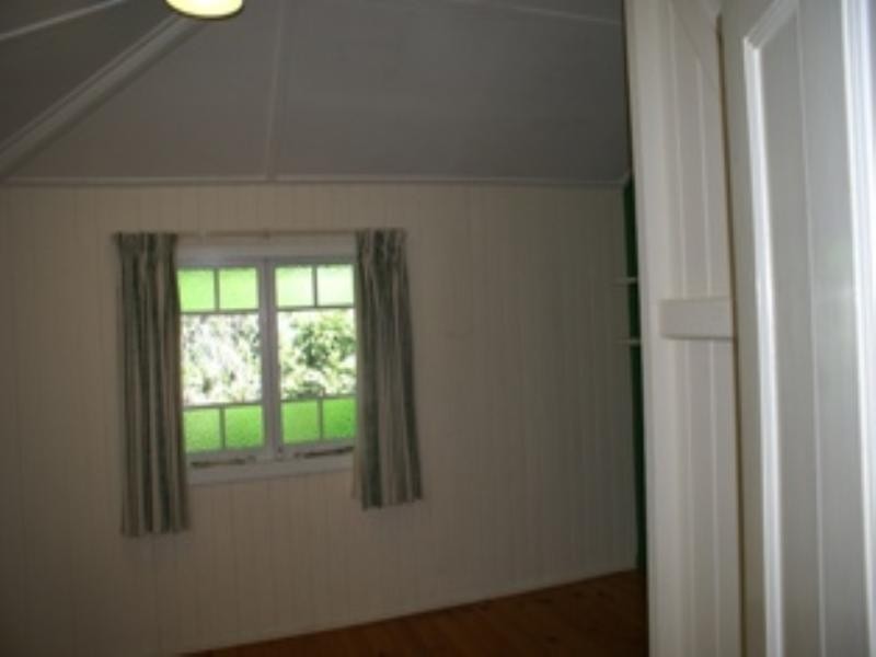 12 Plumer Street, Sherwood QLD 4075