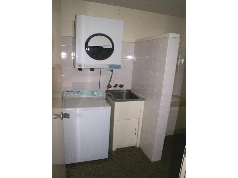 1/208 Carmody Road, St Lucia QLD 4067