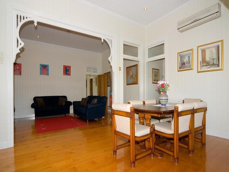 83 Englefield Road, Oxley QLD 4075