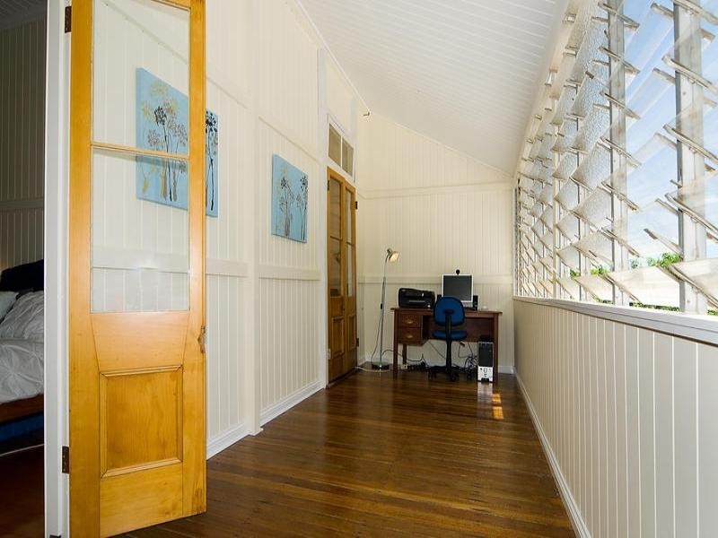 83 Englefield Road, Oxley QLD 4075