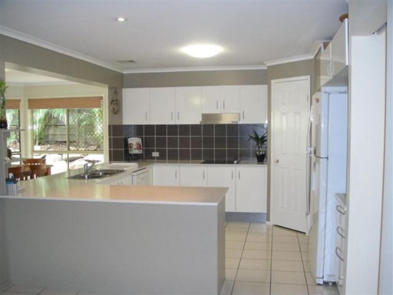 33 Paluna Place, Forest Lake QLD 4078