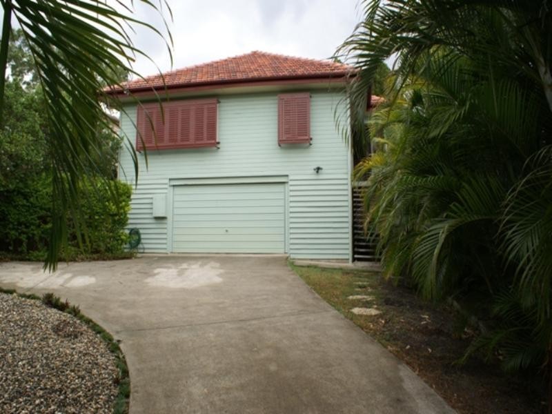 823 Oxley Road, Corinda QLD 4075