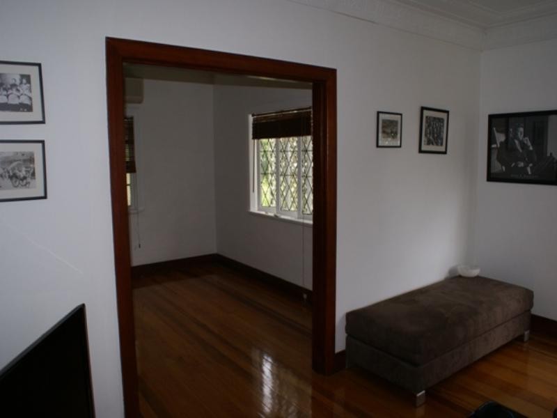 823 Oxley Road, Corinda QLD 4075