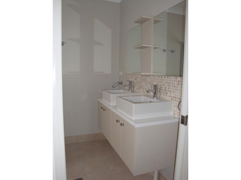 134 Central Avenue, Graceville QLD 4075